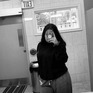 Meet your Posher, Chloe